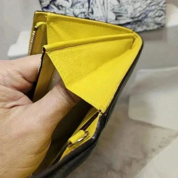 Dior Rencontre Black/Yellow Wallet-On-Chain - Picture 8 of 16